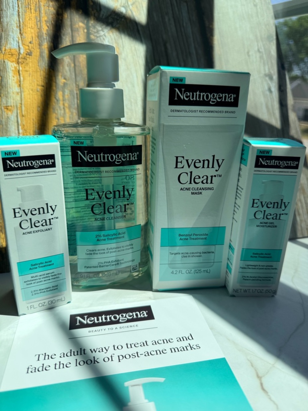 Neutrogena Evenly Clear Acne Set - Aqua & White